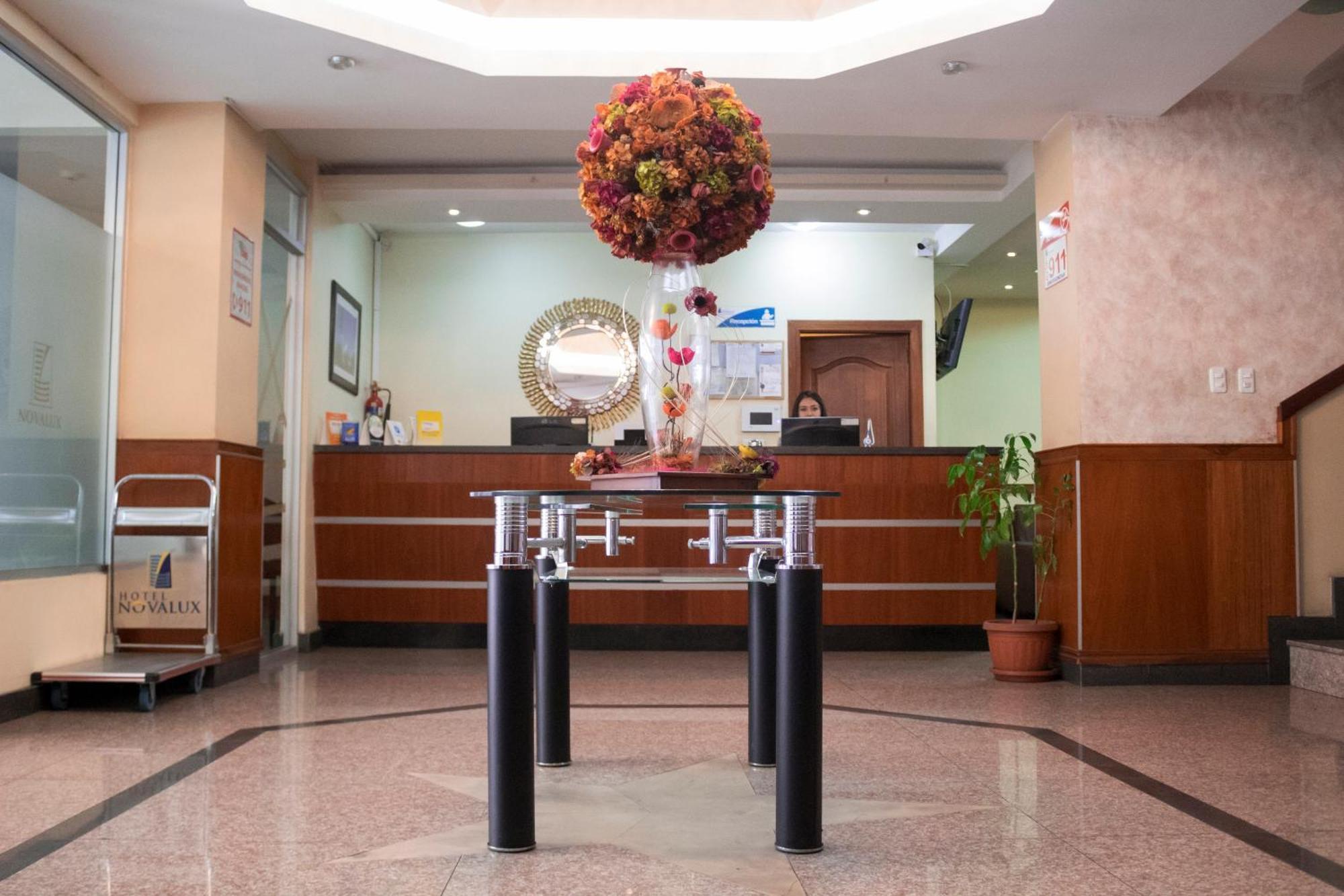 Hotel Novalux Ambato Exterior foto